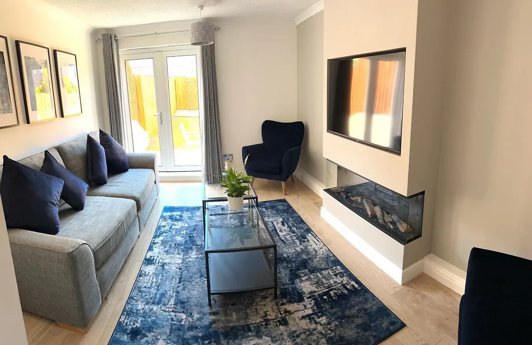 Corstorphine Townhouse: Spacious Stay Near Murrayfield with Garden-1